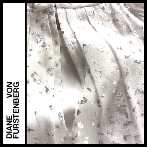 NWOT Diane Von Furstenberg Parvay Flutter Foil Top - Picture 6 of 12